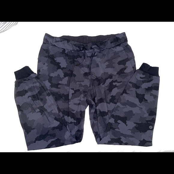 Lululemon camp print joggers - Picture 1 of 3